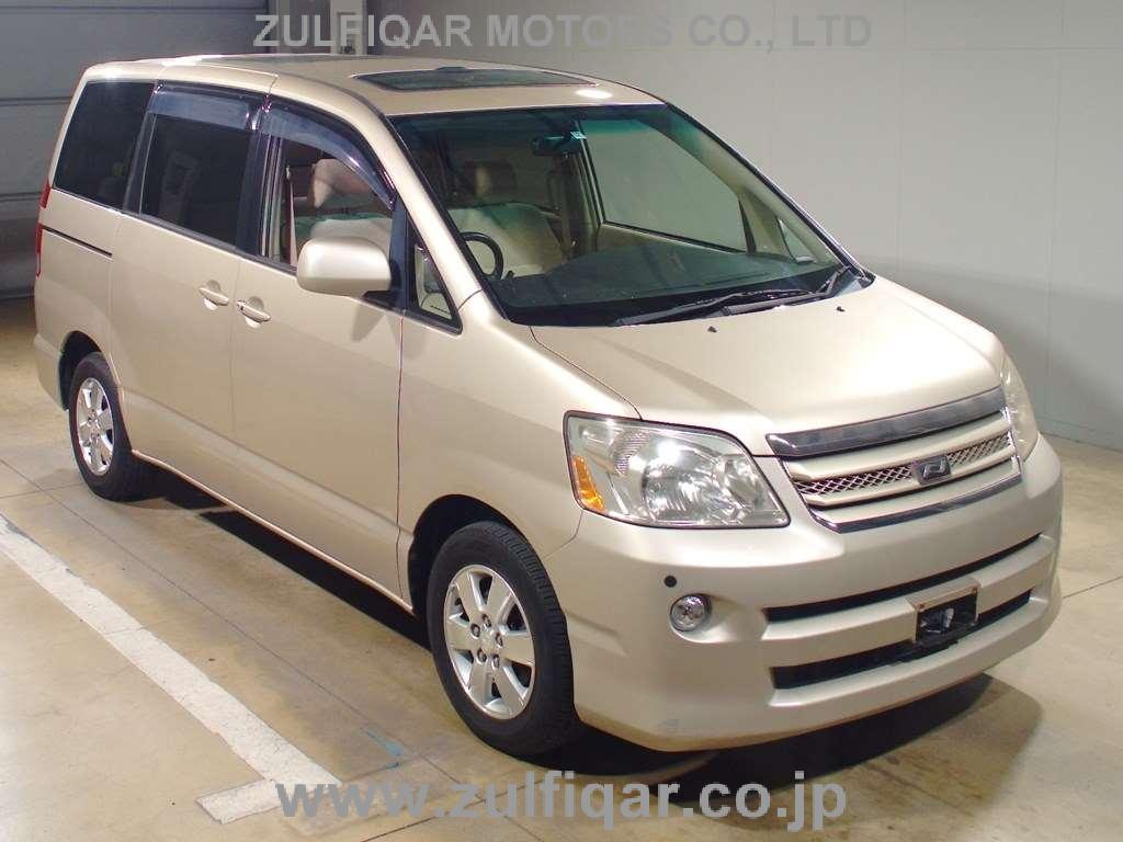 Toyota noah 2004