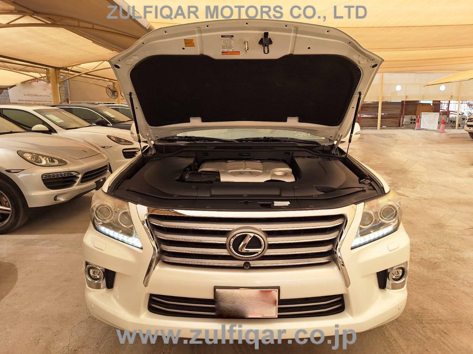 LEXUS LX 570 2014 Image 9