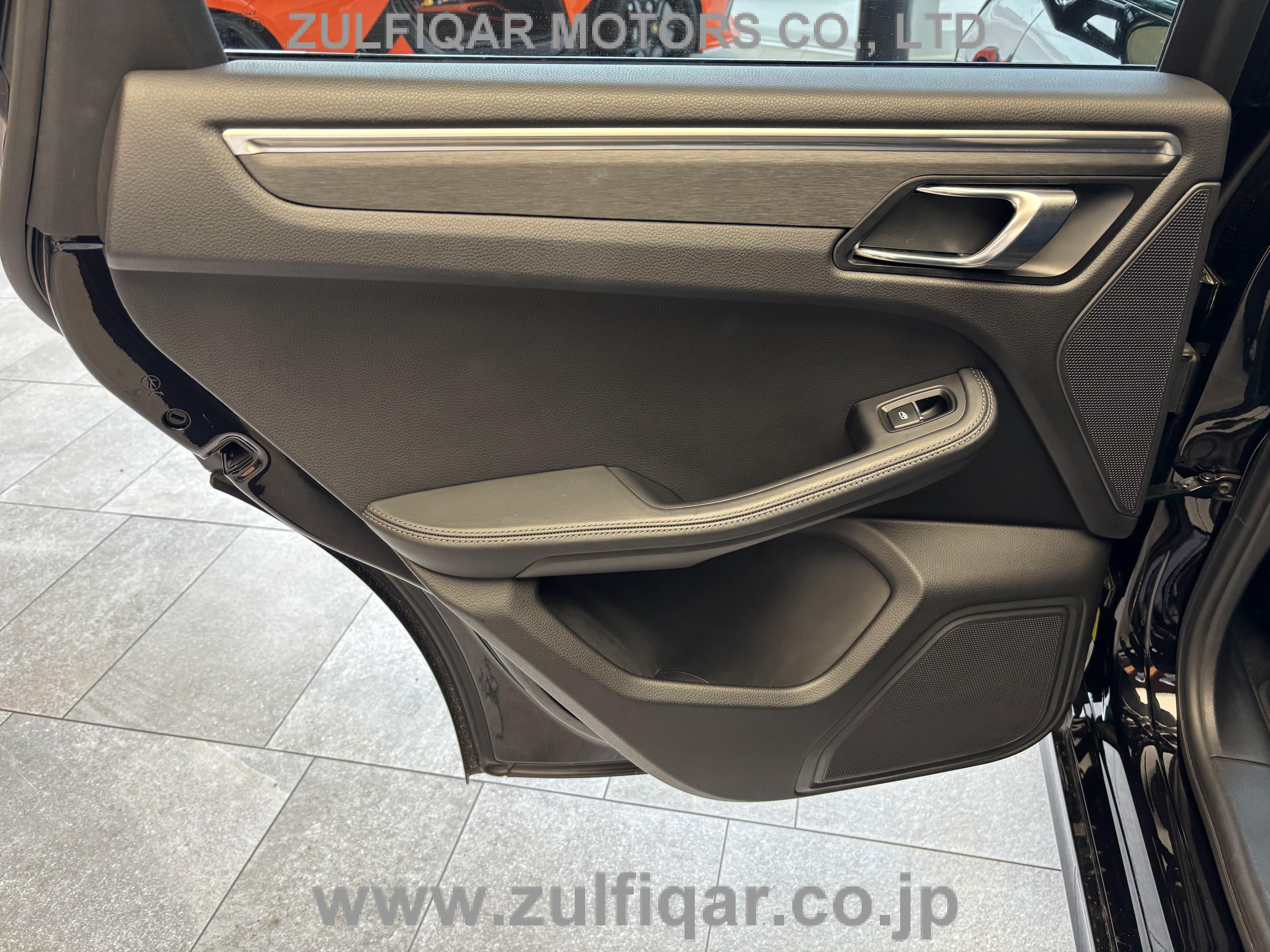 PORSCHE MACAN 2017 Image 26