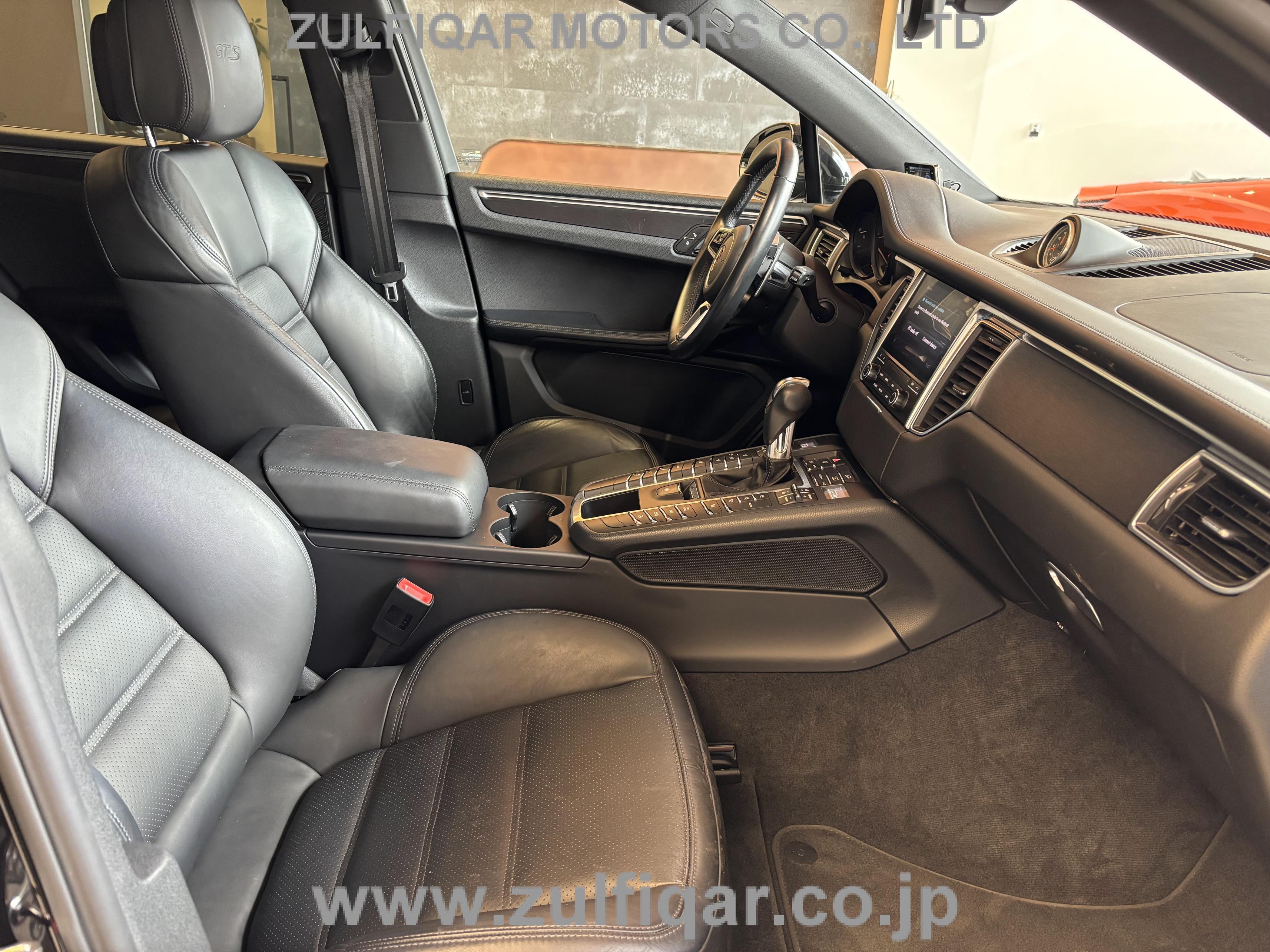 PORSCHE MACAN 2017 Image 28