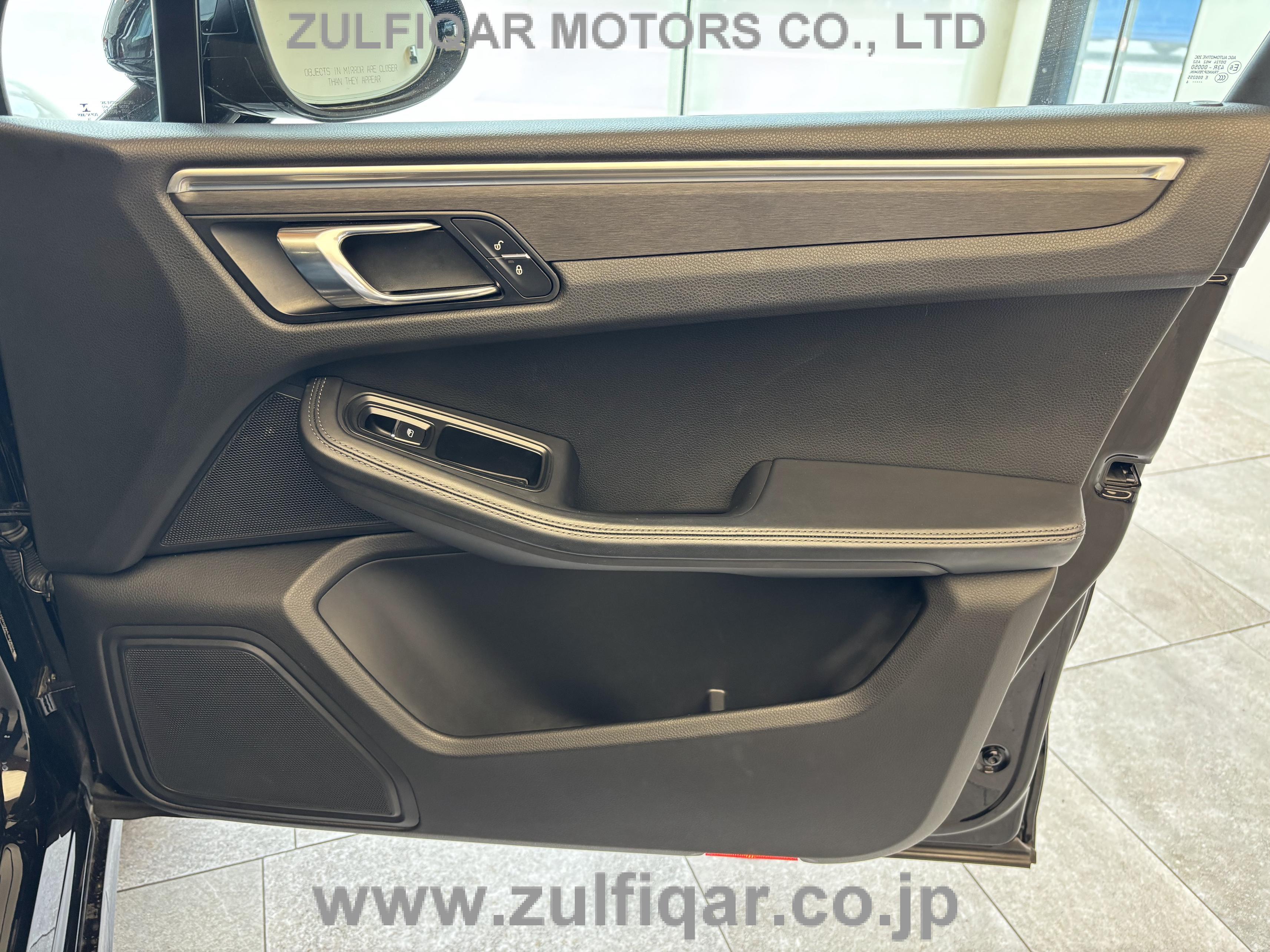 PORSCHE MACAN 2017 Image 30