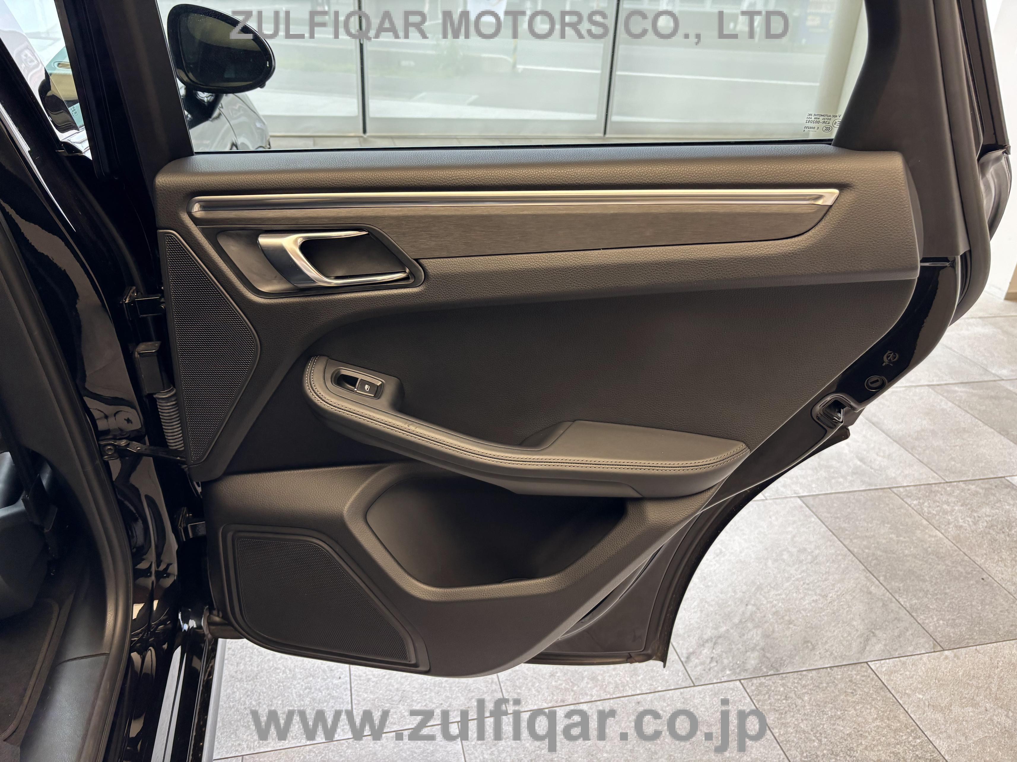 PORSCHE MACAN 2017 Image 32