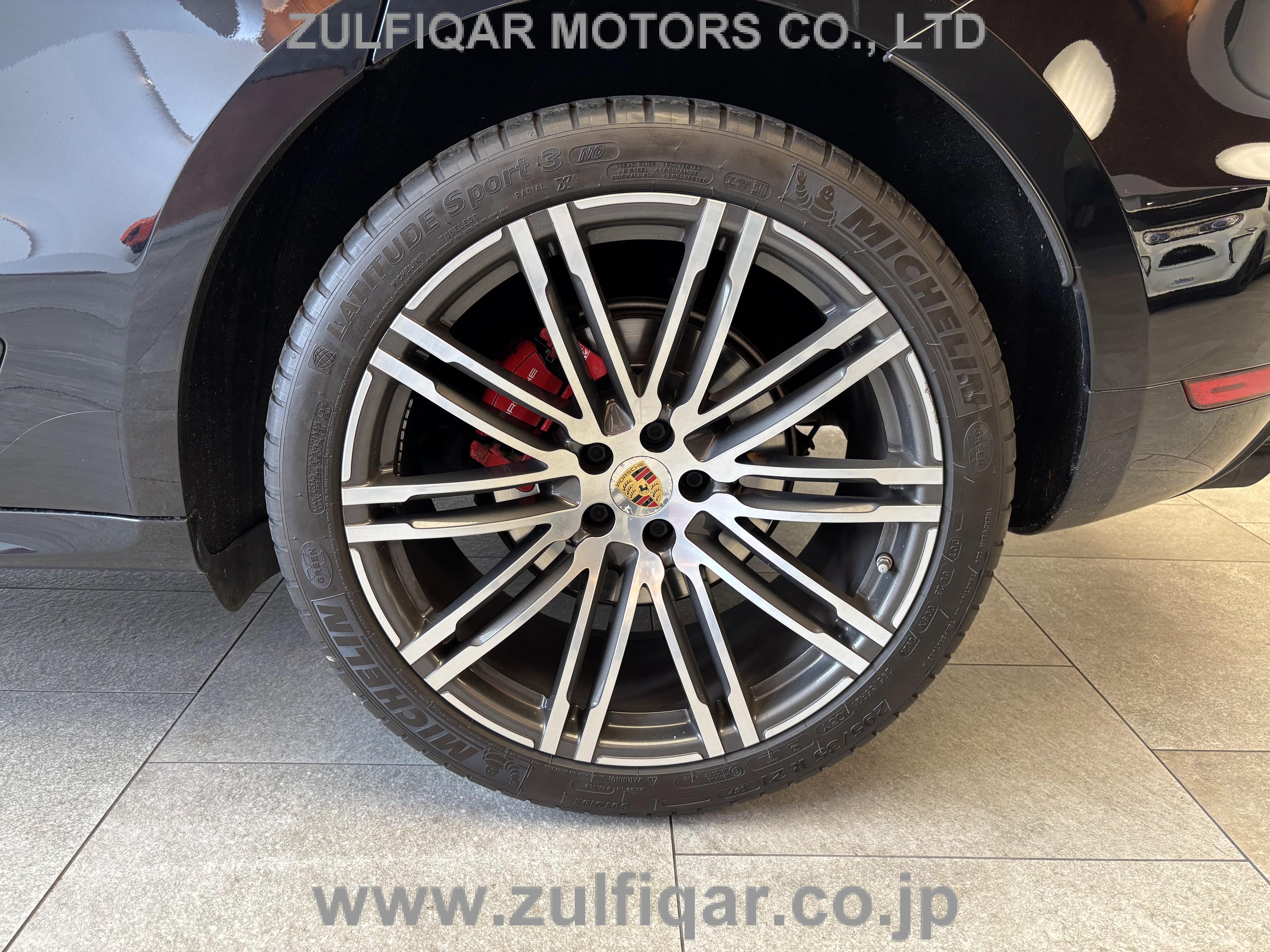 PORSCHE MACAN 2017 Image 10