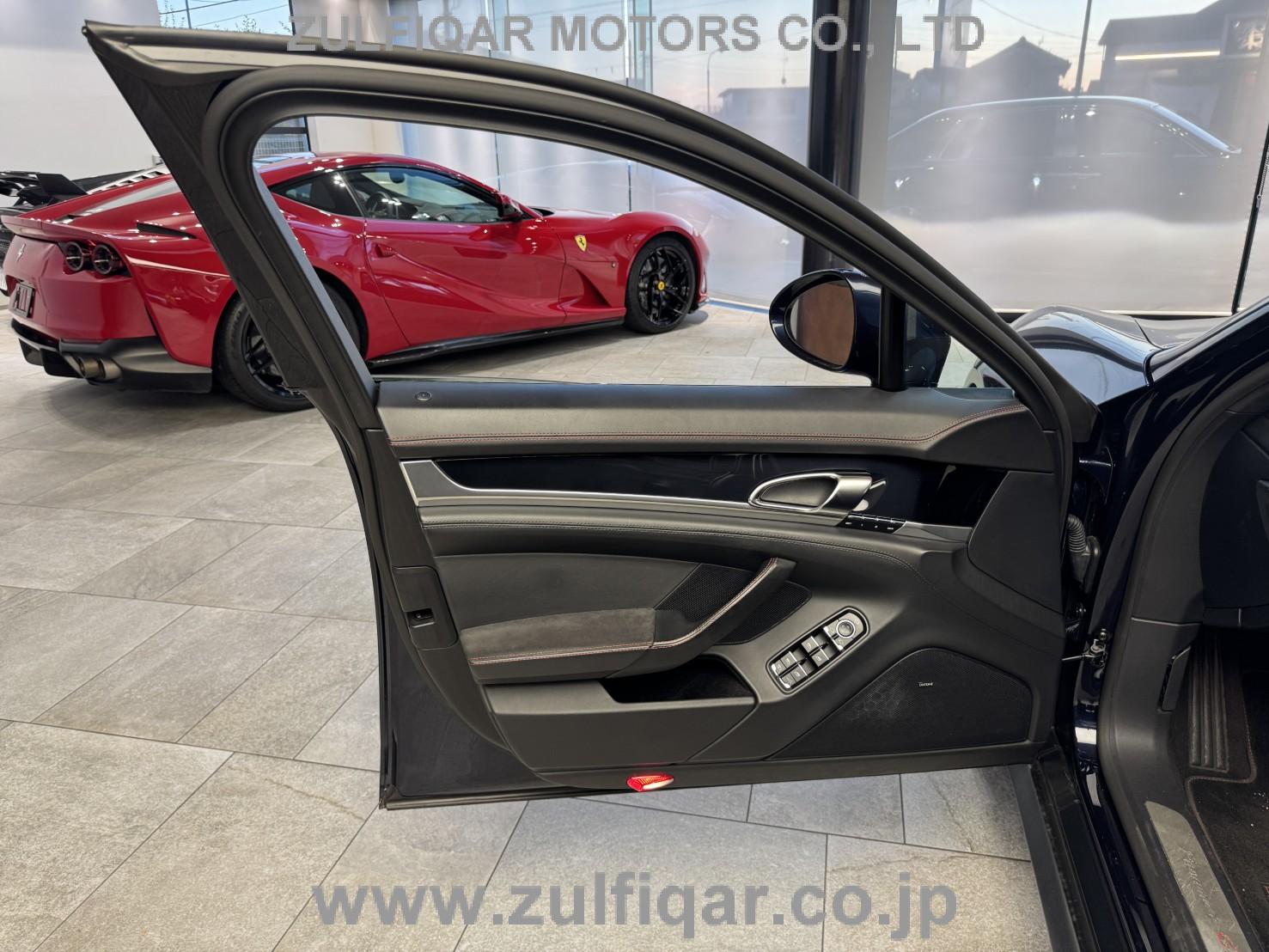 PORSCHE PANAMERA 2012 Image 32