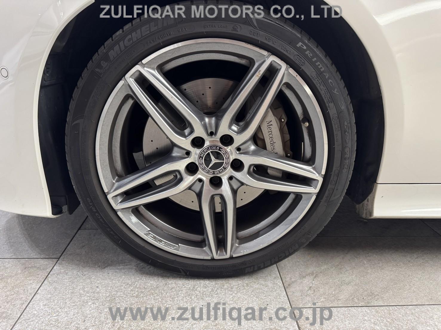 MERCEDES BENZ E CLASS 2018 Image 23