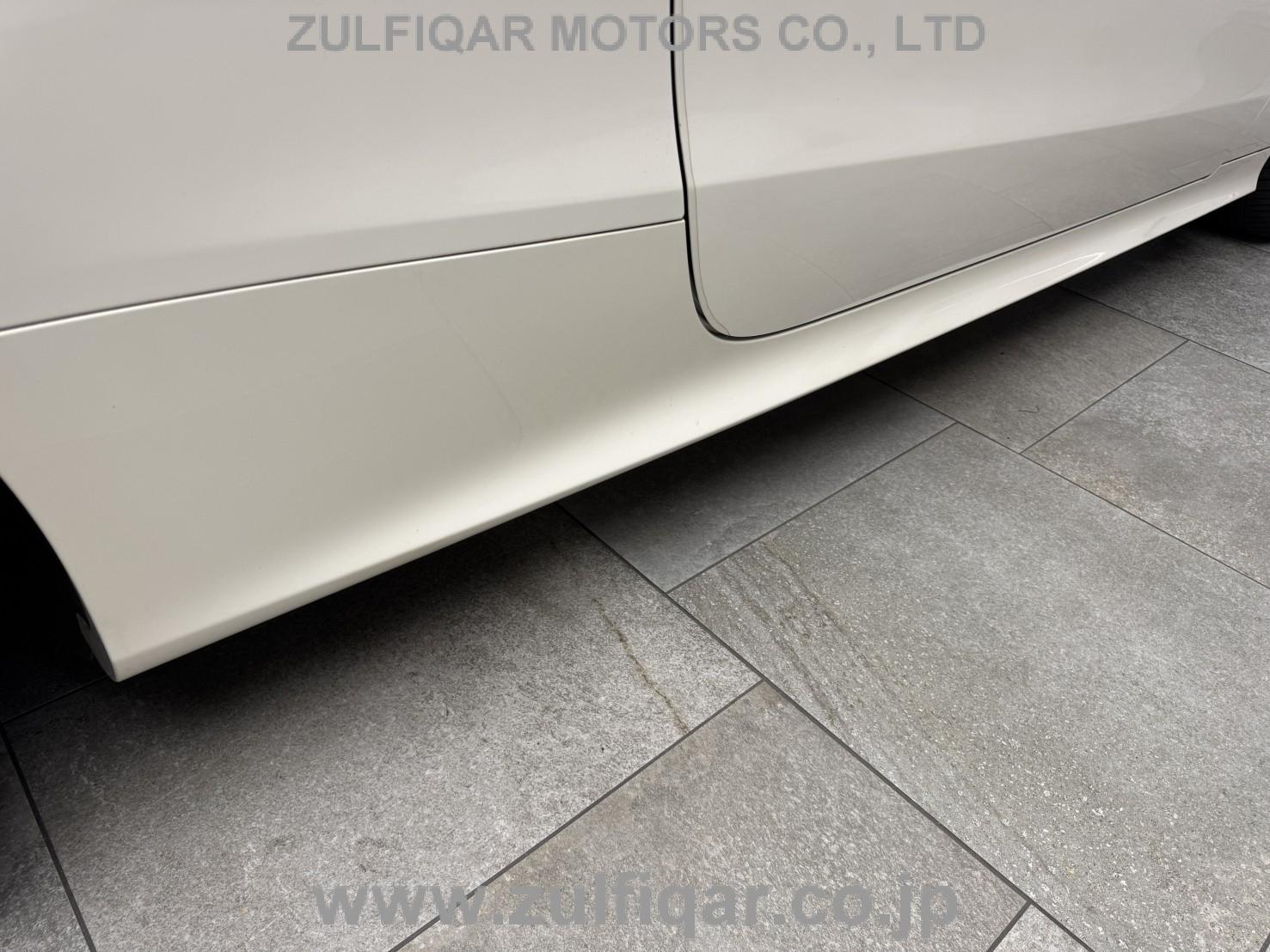 MERCEDES BENZ E CLASS 2018 Image 32