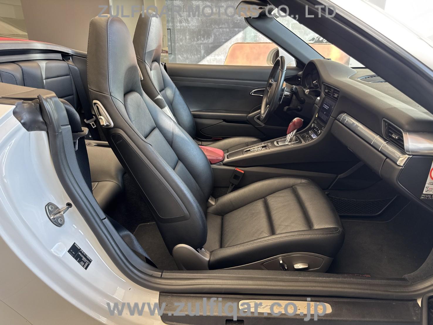 PORSCHE 911 2016 Image 28