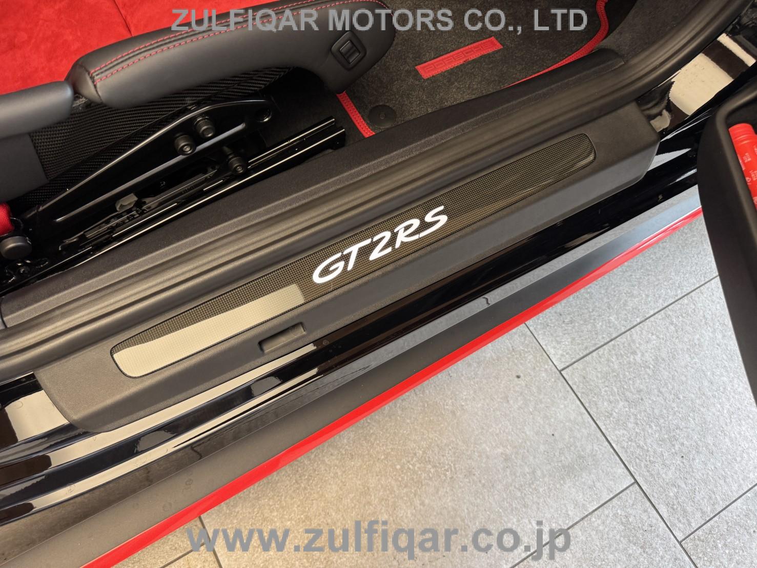 PORSCHE 911 2019 Image 23