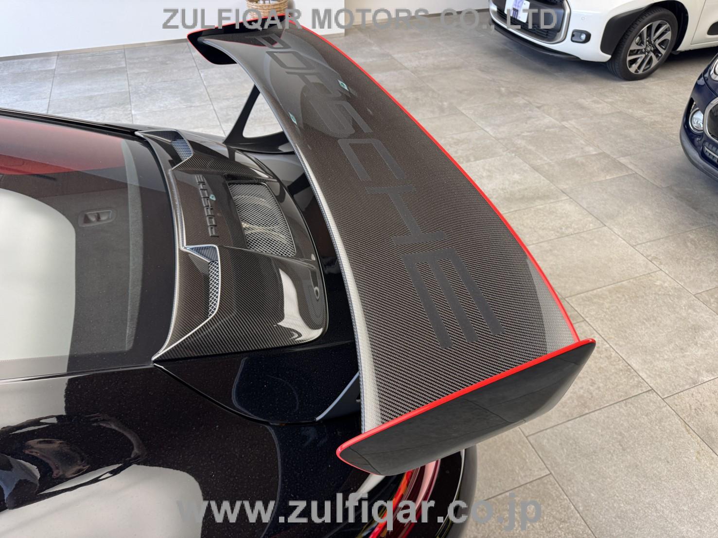 PORSCHE 911 2019 Image 32