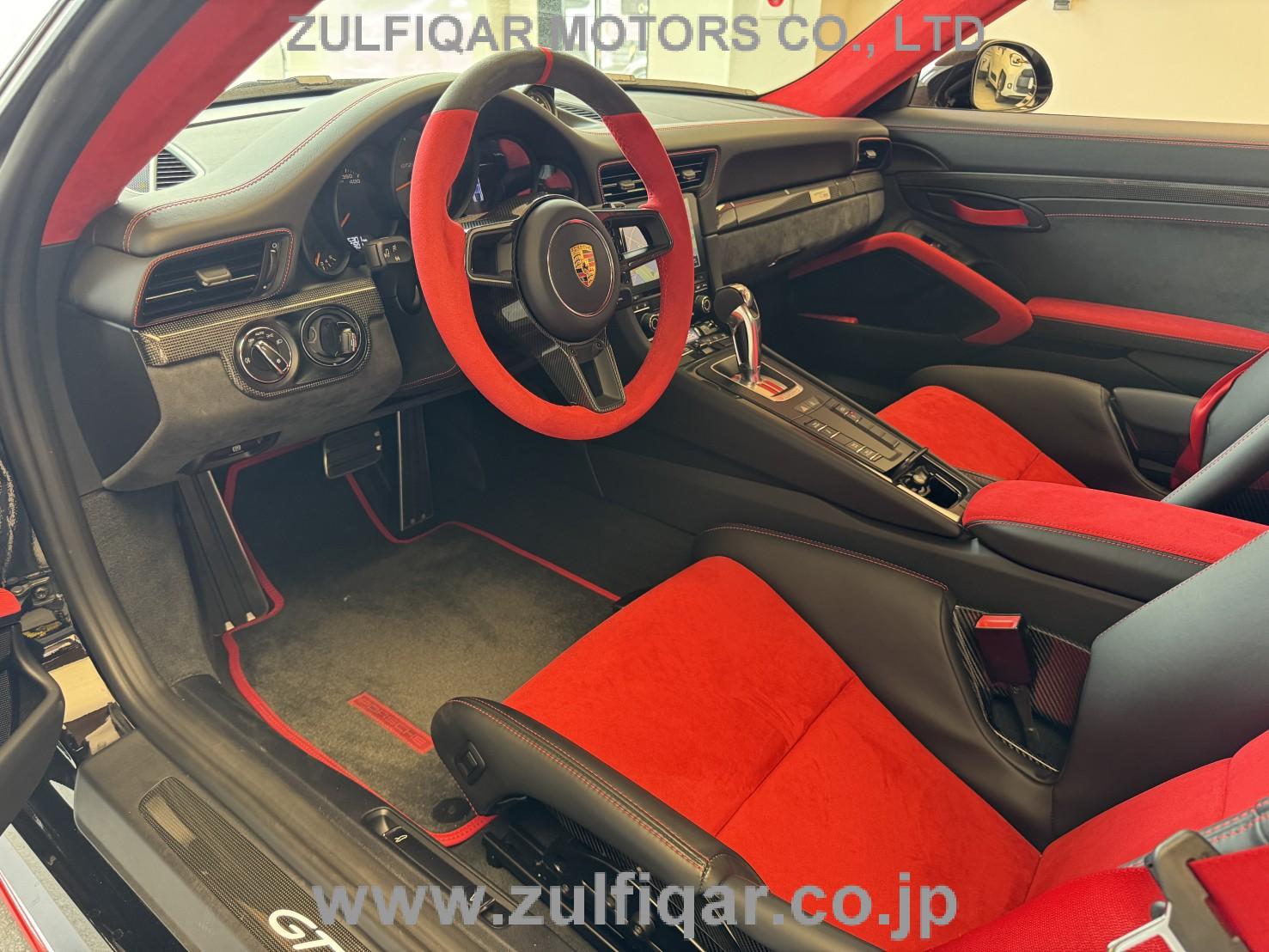 PORSCHE 911 2019 Image 9