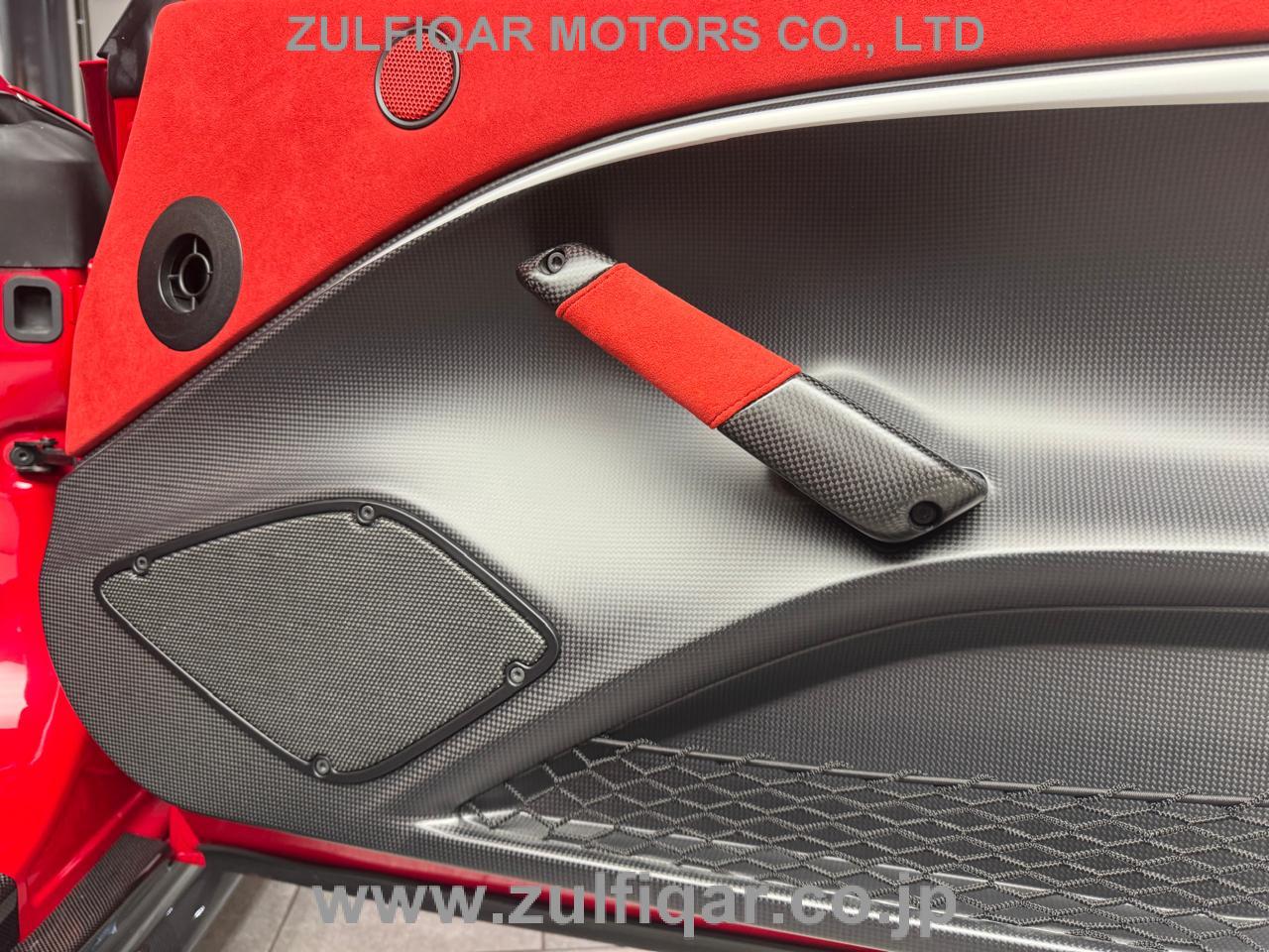 FERRARI F12tdf 2017 Image 37